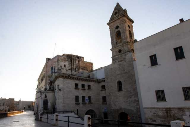 Bari, quel campanile che svetta sulla Muraglia: � ci� che resta dell'antica Annunziata